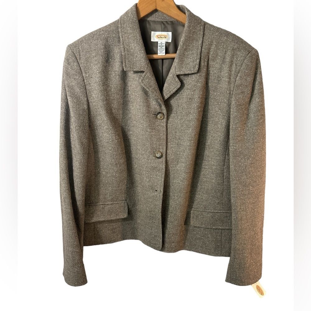 NWT Talbots wool blend 4 button classic blazer in size 16. career staple classic